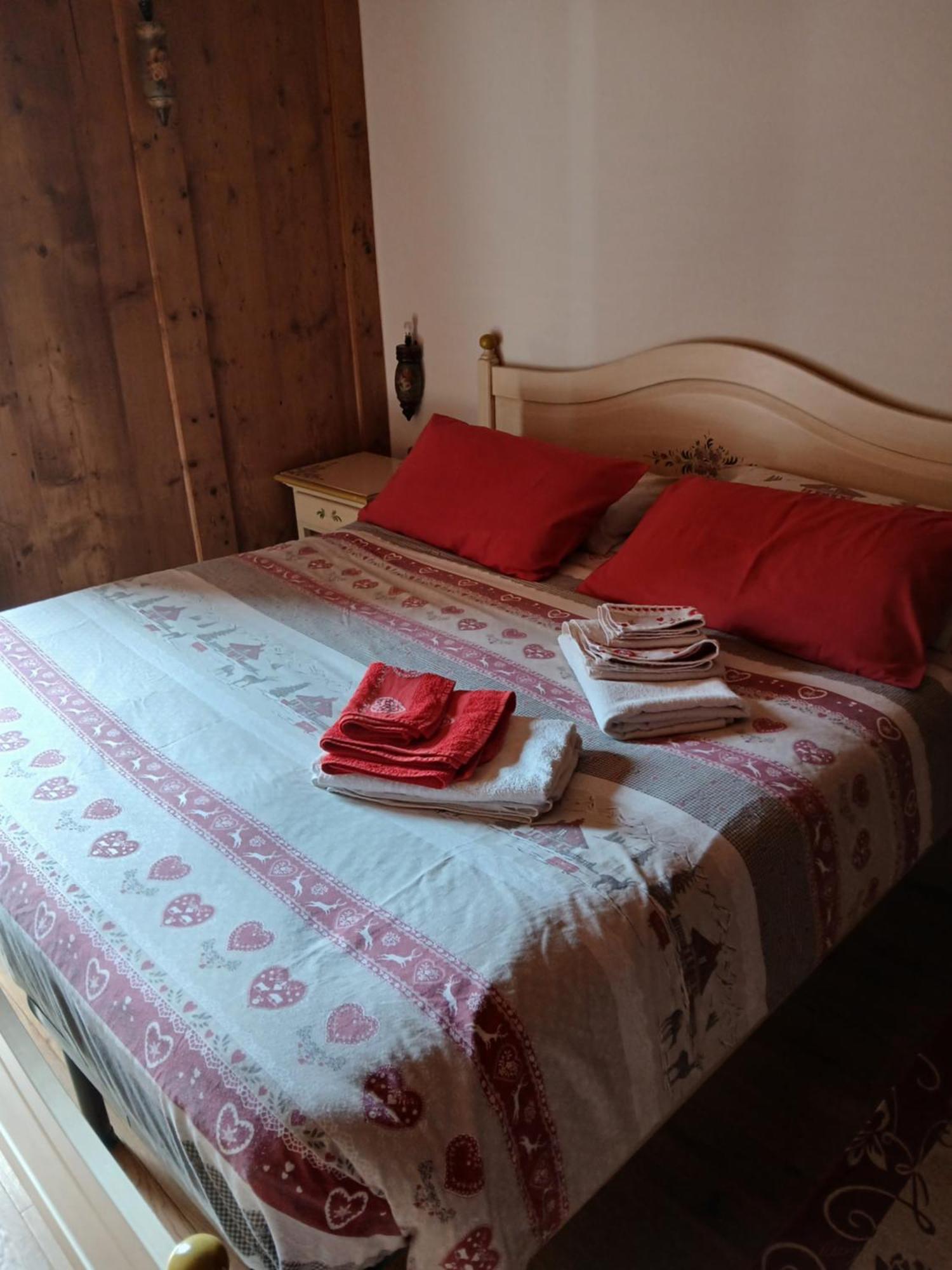 Beb La Stube Dei Partel Bed & Breakfast Ziano Di Fiemme Exterior photo